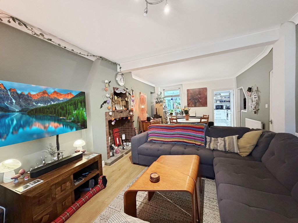 Property photo 3 of 27