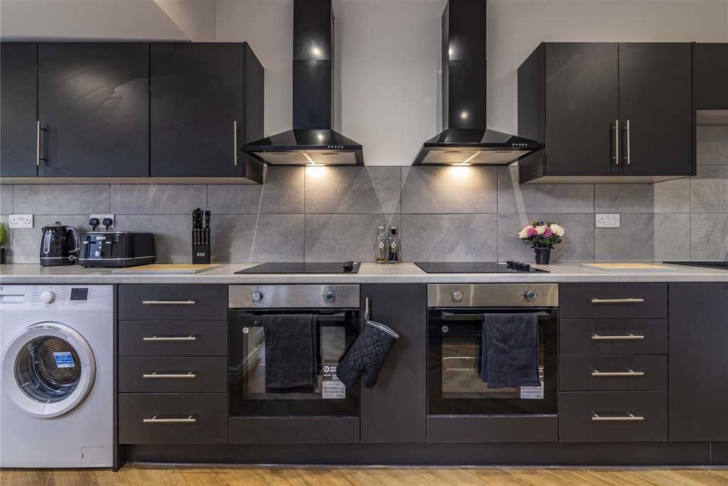 Property photo 3 of 38 43Wellingtonstreetdressed-87.Jpg