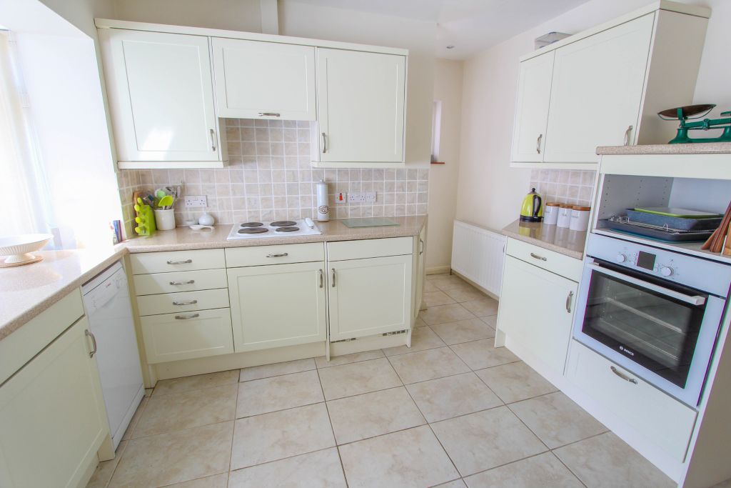 Property photo 3 of 15 Kitchen