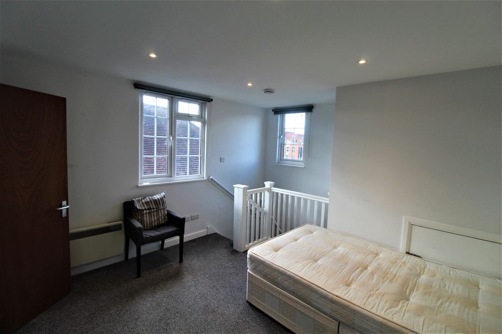 Property photo 3 of 10 Bedroom