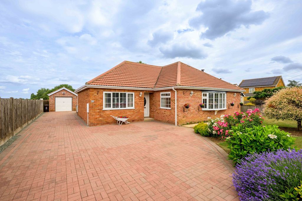Property photo 1 of 33