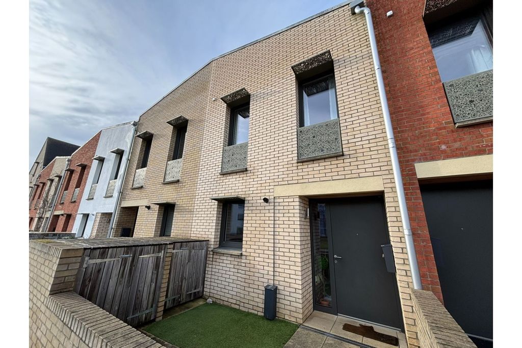 Property photo 1 of 19 Front