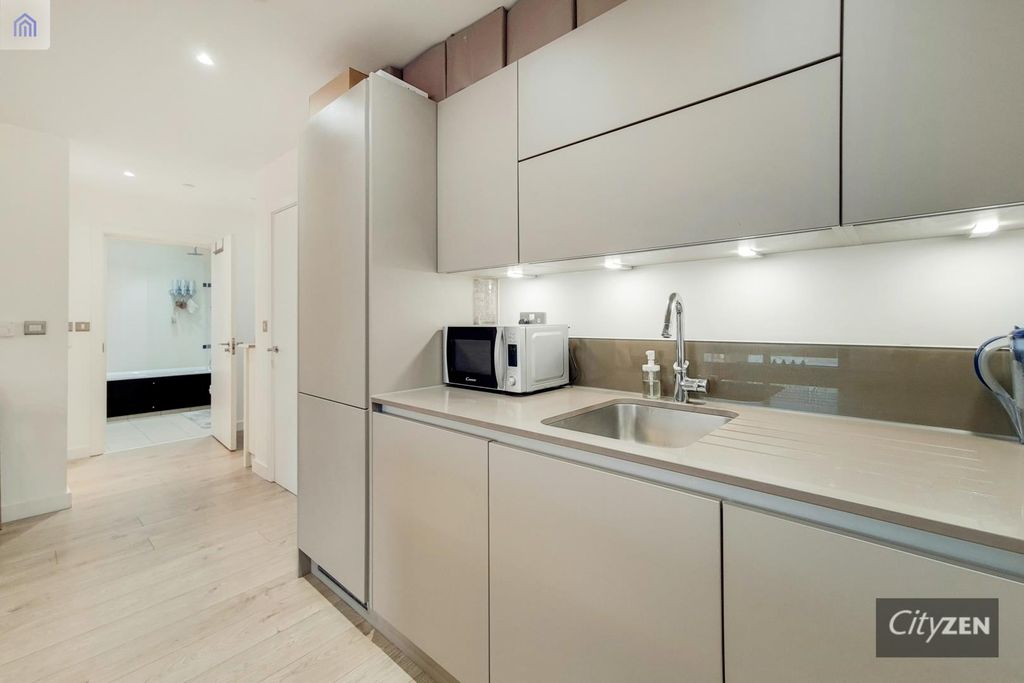 Property photo 2 of 14 Kitchen