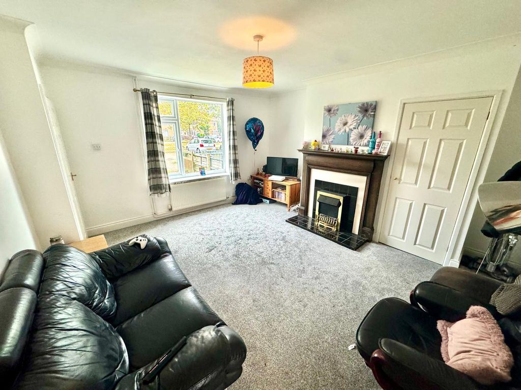 Property photo 2 of 18 Image