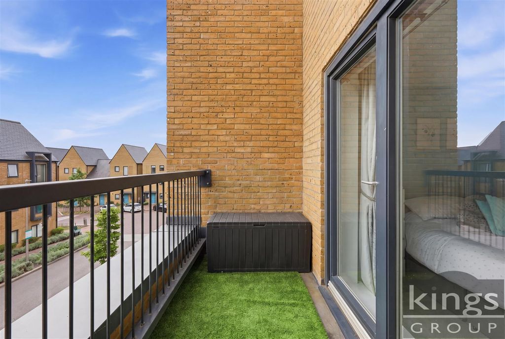 Additional image 9 of 3 bed flat for saleNorth Square, Newhall, Harlow CM17