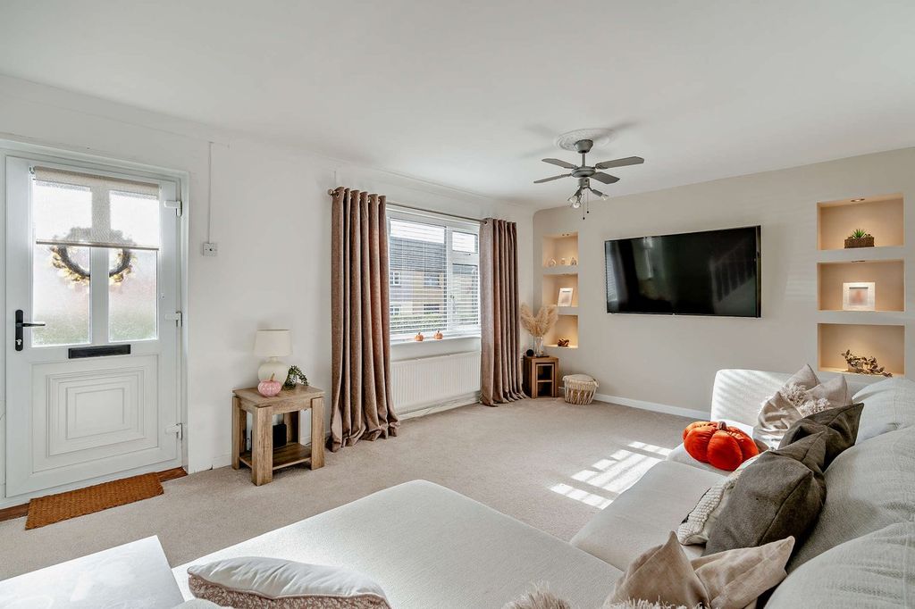 Property photo 2 of 26