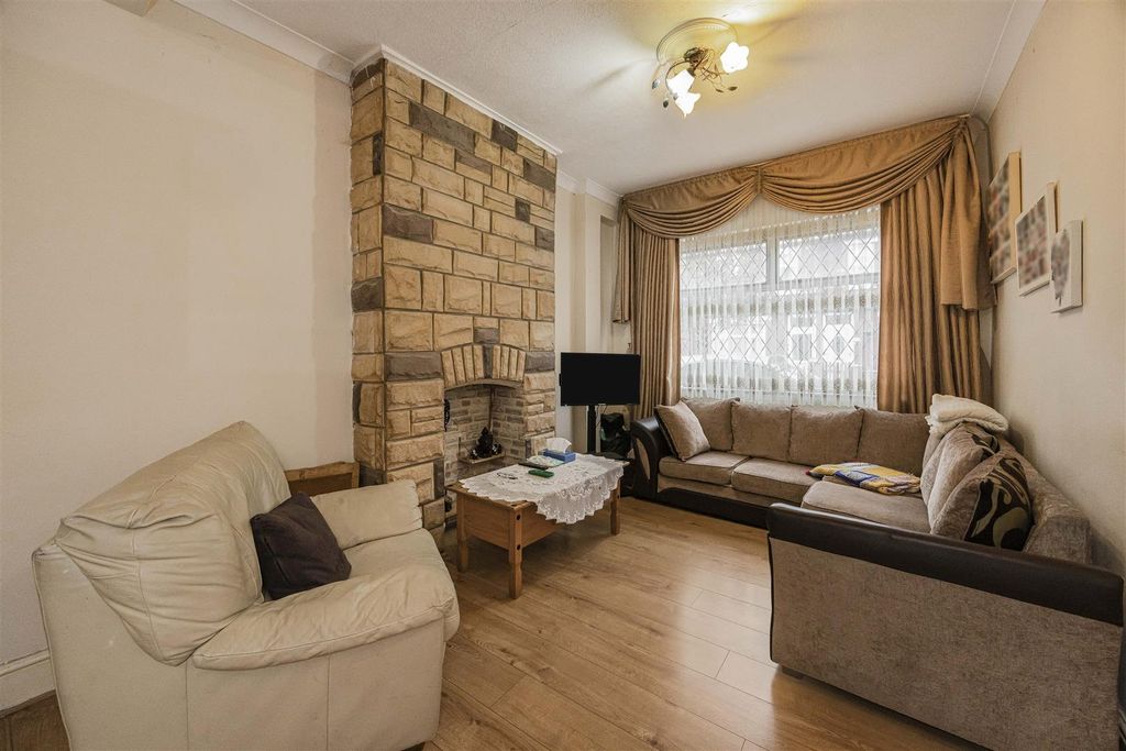 Property photo 2 of 15 5