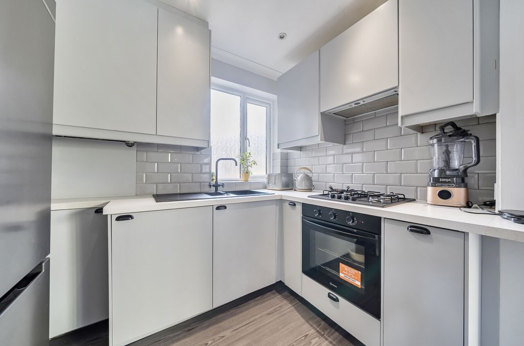 Property photo 2 of 21 1364739-11-68E828...