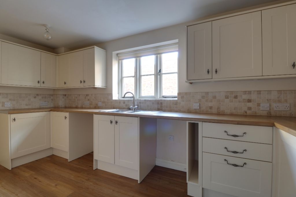 Property photo 3 of 20 Kitchen