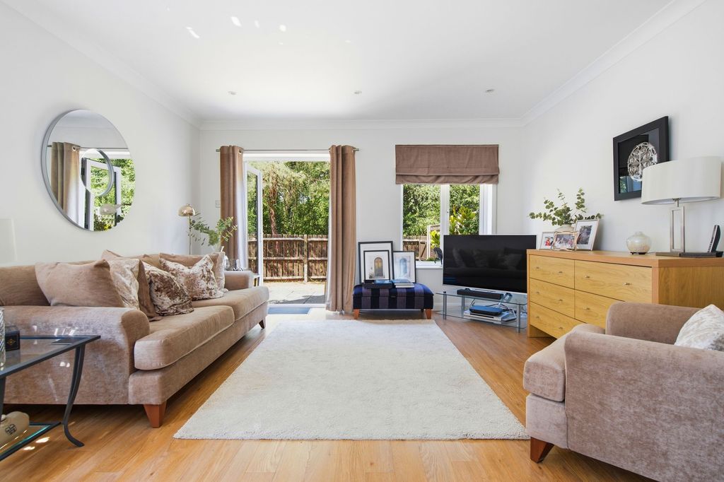 Property photo 2 of 9