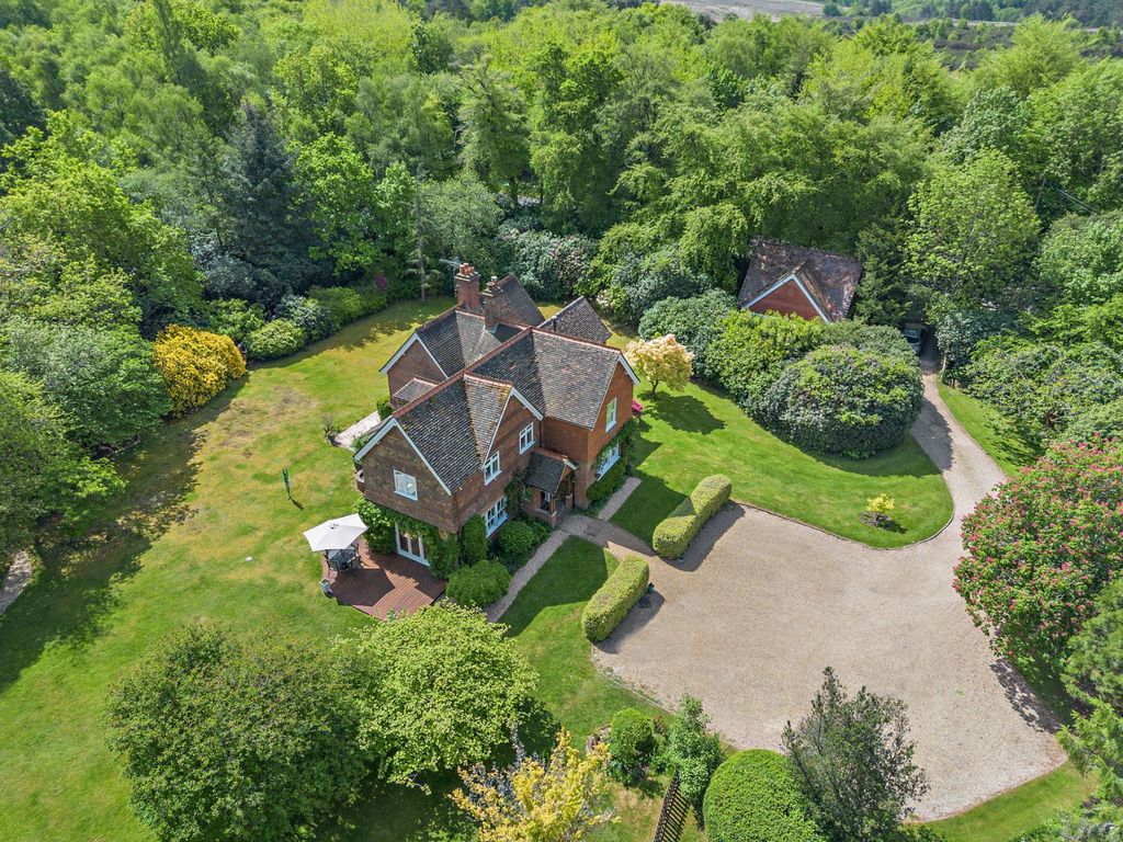 Property photo 2 of 19 Aerian