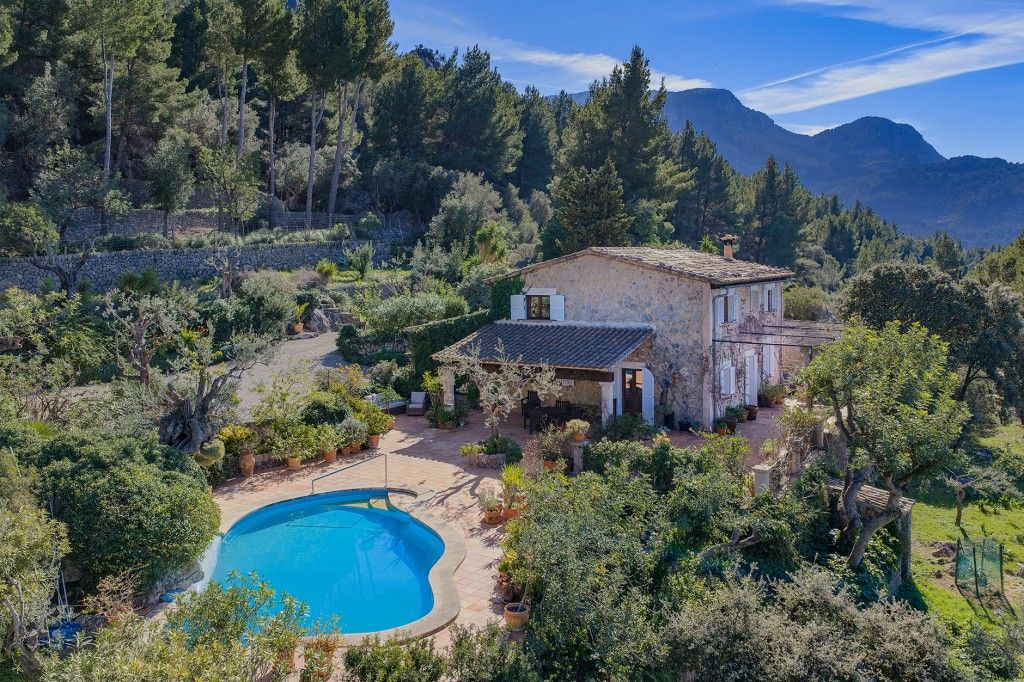 Property photo 1 of 20 Aerial (2)