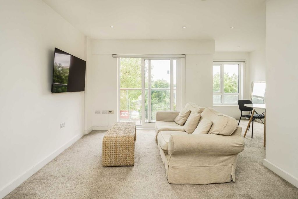 Property photo 3 of 7