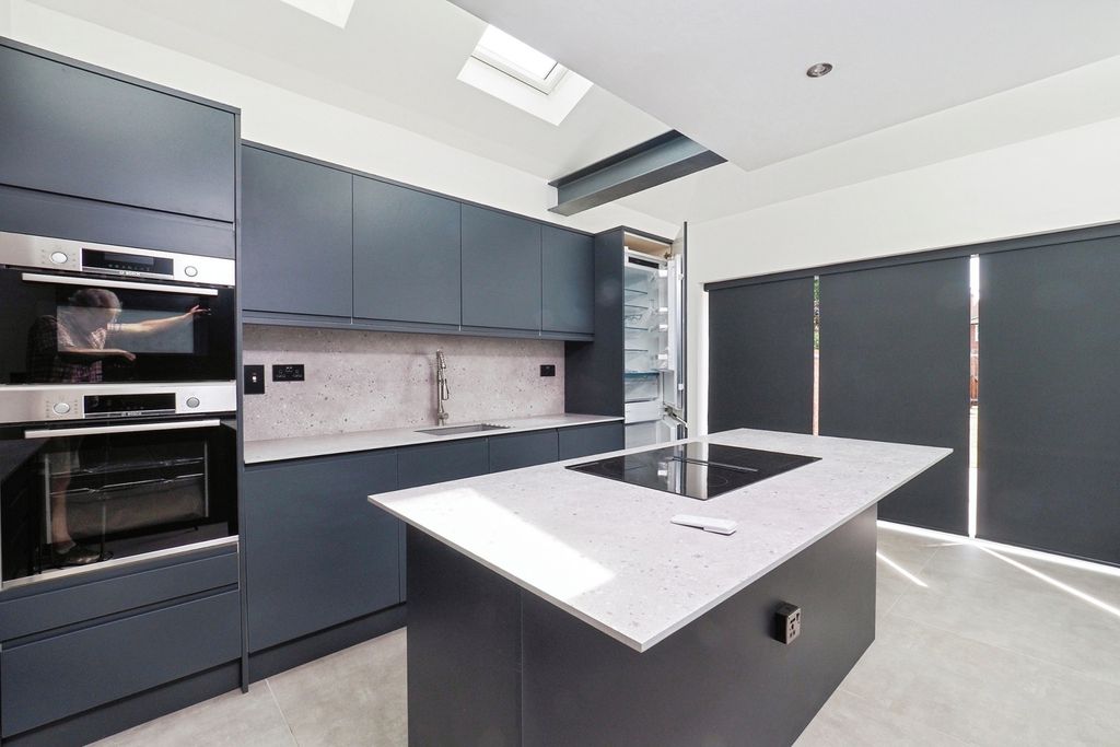 Property photo 2 of 29 Pbox-Img.Jpg
