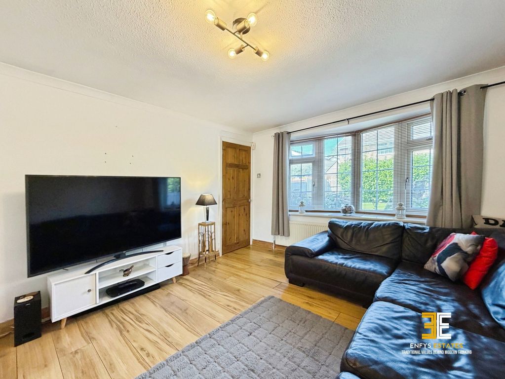 Property photo 2 of 27