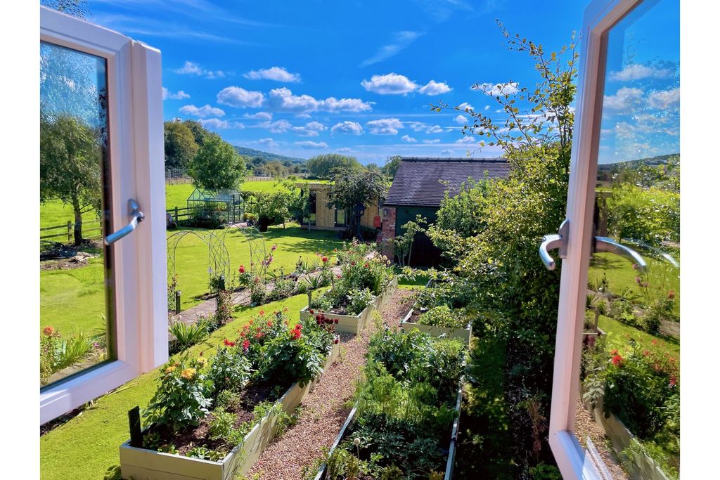 Property photo 3 of 39