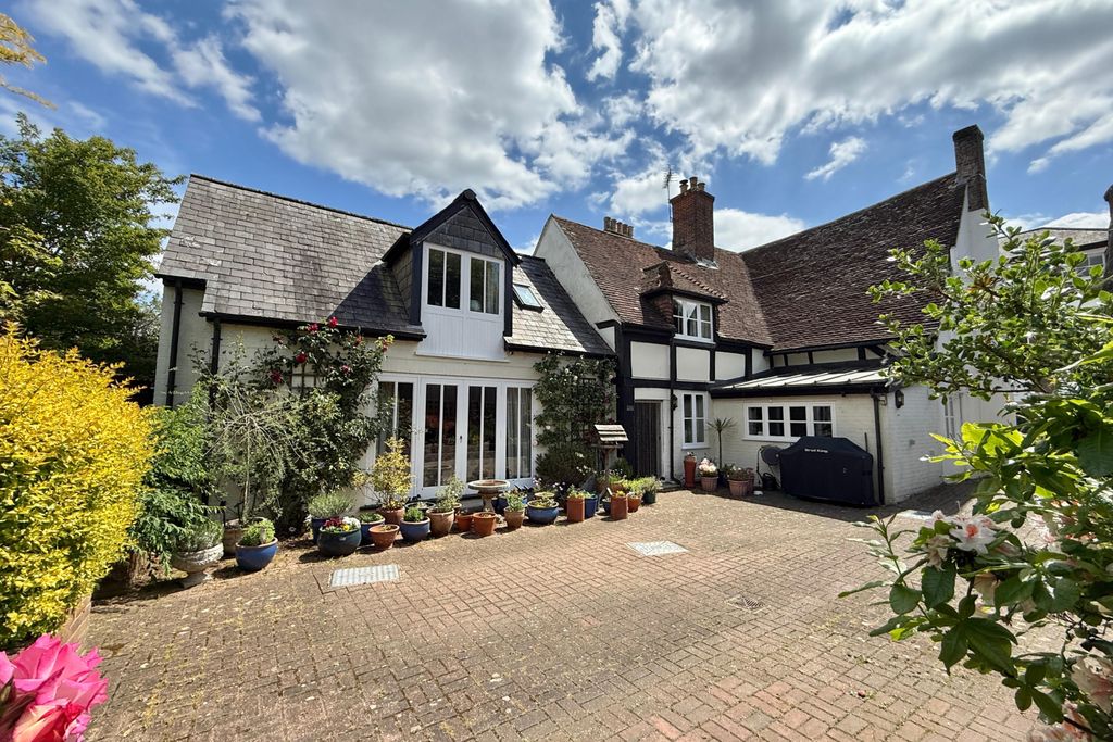 Property photo 1 of 39 Four Bedroom Home In The Town Centre