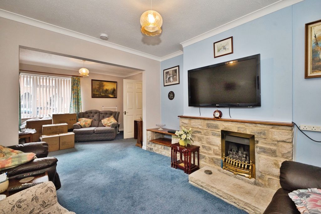 Property photo 2 of 17 Lounge