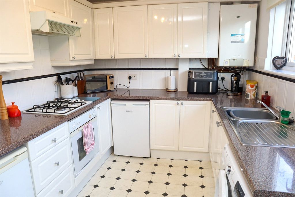 Property photo 2 of 16 Kitchen