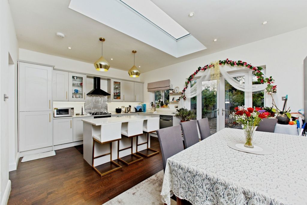Property photo 3 of 27 Pbox-Img.Jpg
