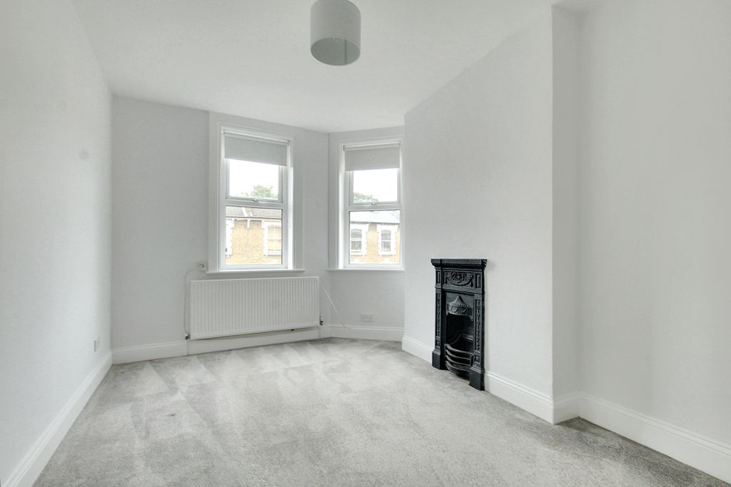 Property photo 2 of 9 2 Lounge.Jpg