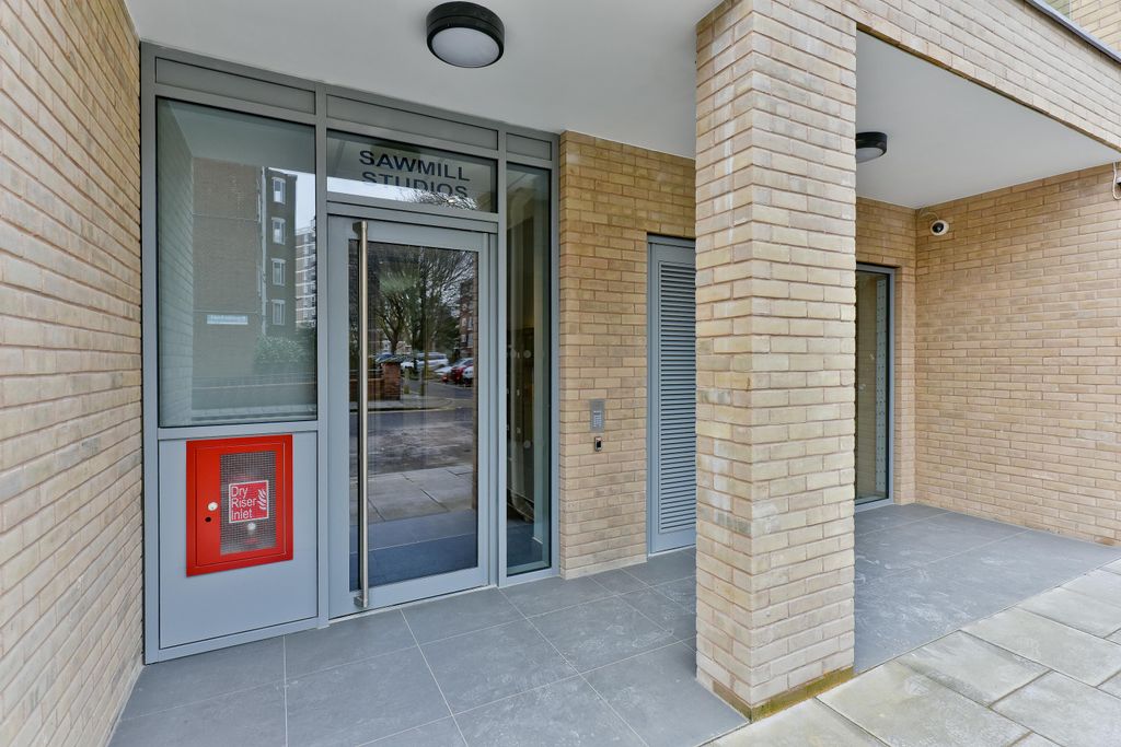 Property photo 1 of 7 Building Entrance