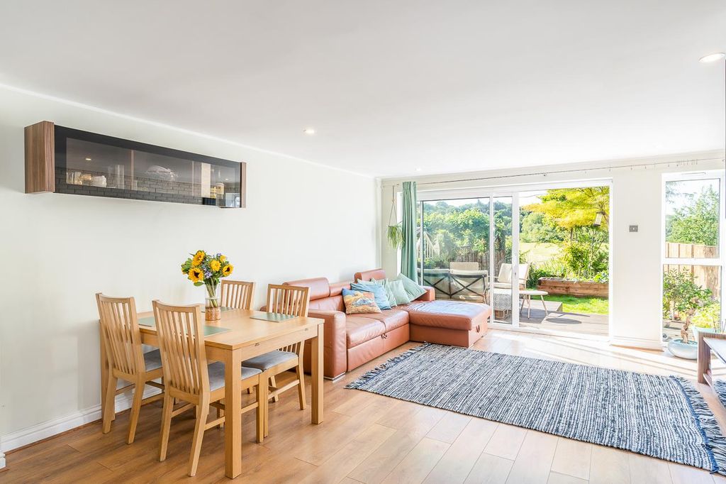 Property photo 2 of 16 Lounge-Small.Jpg