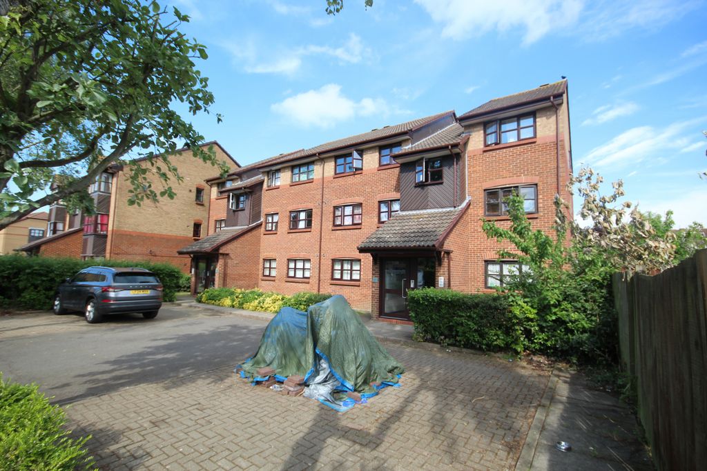 Property photo 1 of 6 Ash Walk, Wembley, Middlesex Ha0