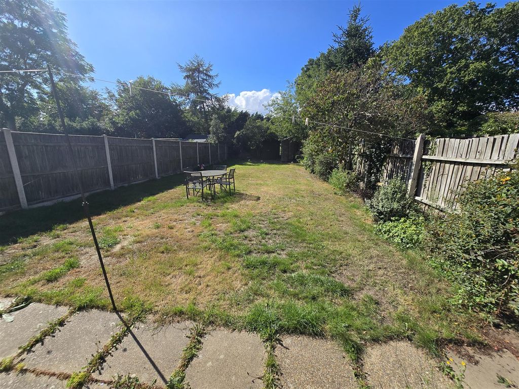 Property photo 2 of 11 Garden
