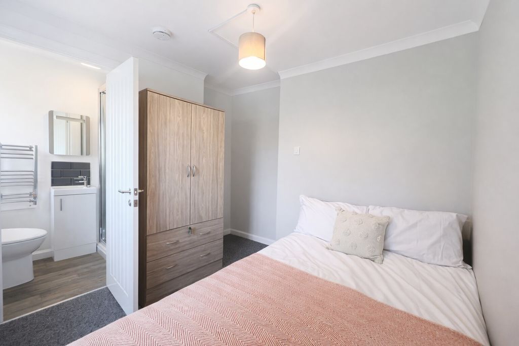 Property photo 3 of 9 Photo 17