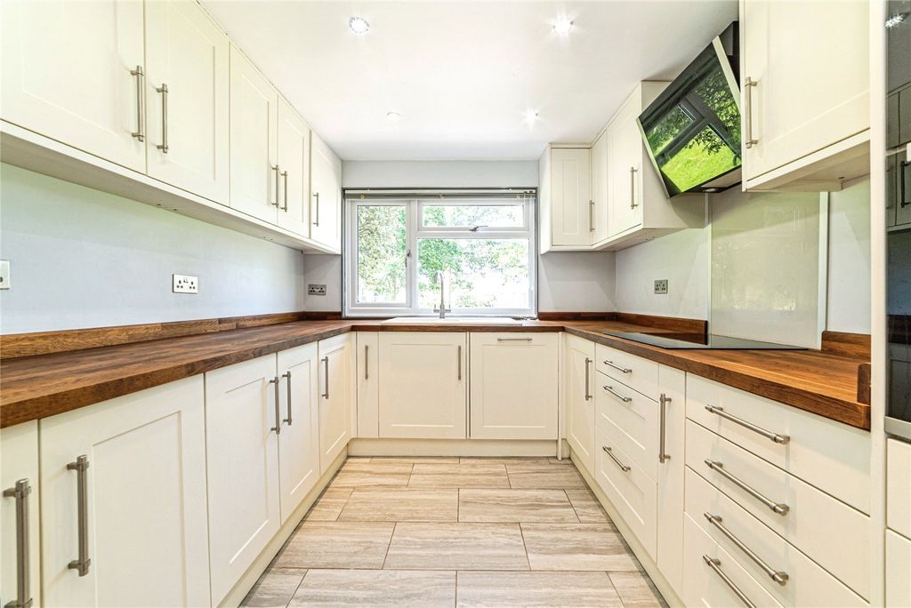 Property photo 3 of 22 Picture No. 33