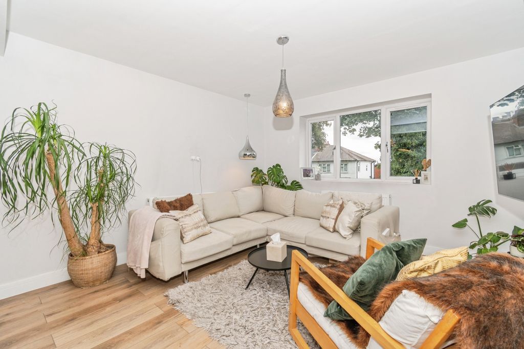 Property photo 3 of 25