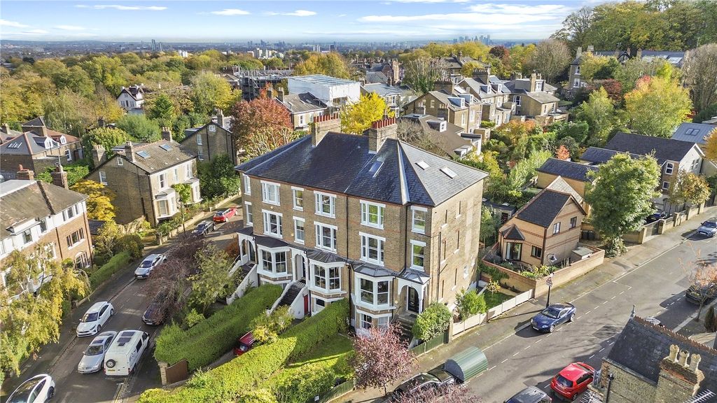 Property photo 2 of 17 Picture No. 16