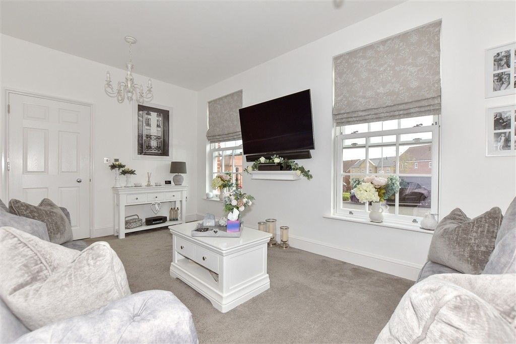 Property photo 1 of 13 Lounge