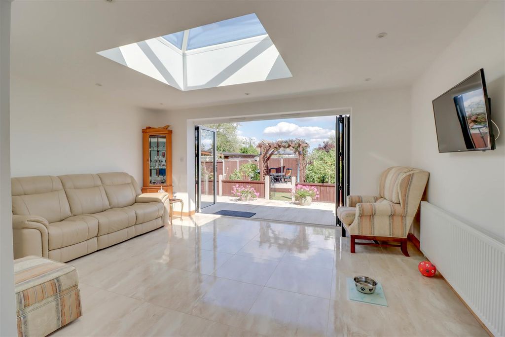 Property photo 3 of 28 6 The Chase-13.Jpg