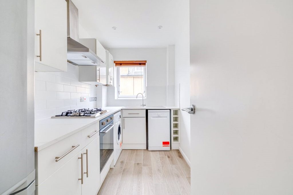 Property photo 1 of 10 Kitchen