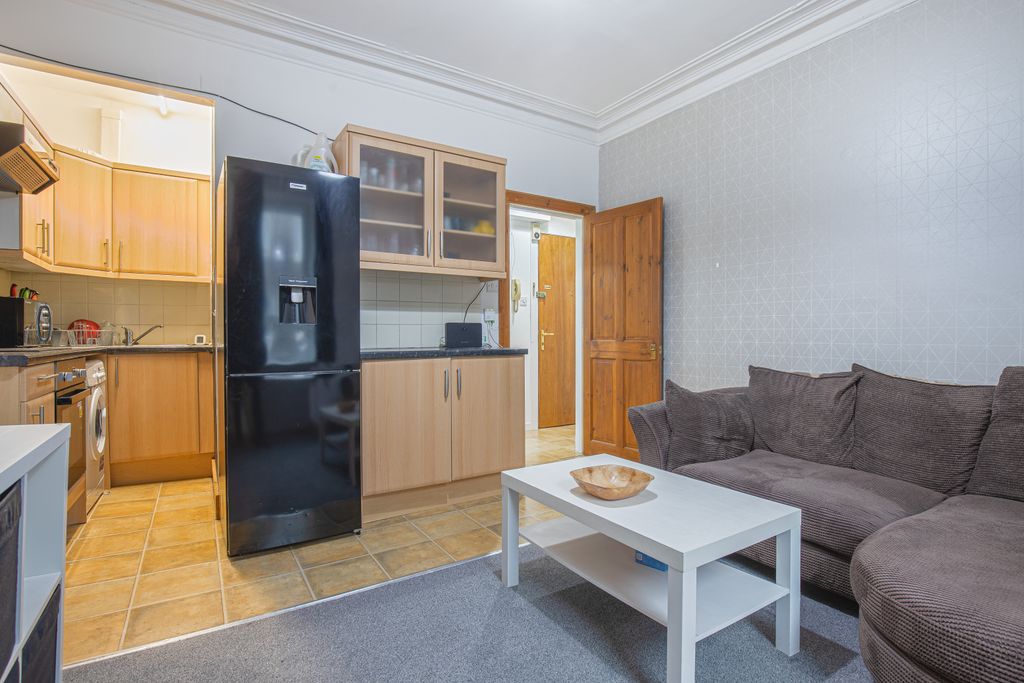 Property photo 2 of 10 Livingangle2