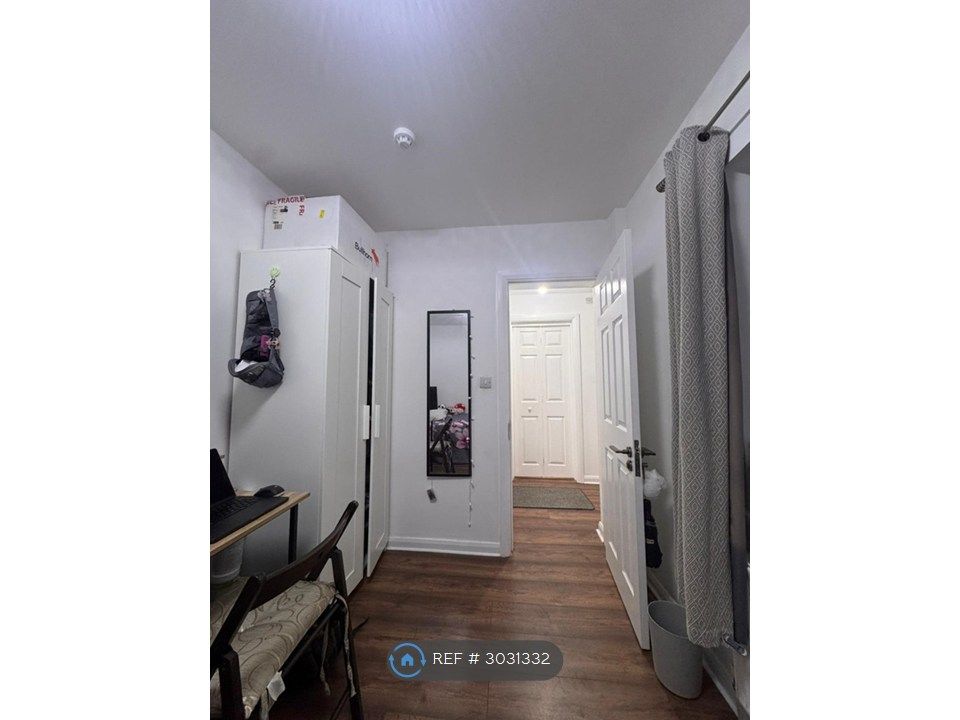 Property photo 3 of 10 Double Bedroom 1