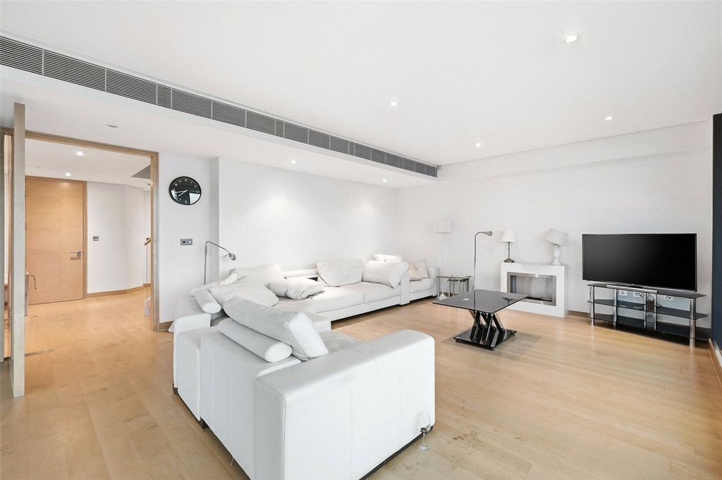 Property photo 3 of 44 Picture No. 03