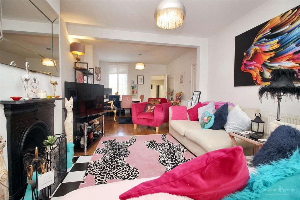 Property photo 2 of 20 Living Room