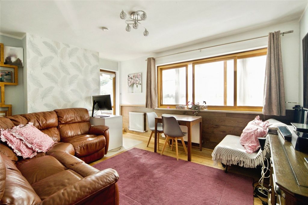 Property photo 2 of 21 Picture No. 01