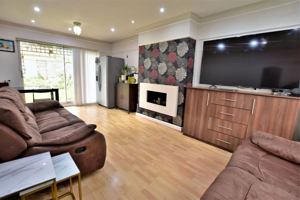 Property photo 3 of 13 Living Room