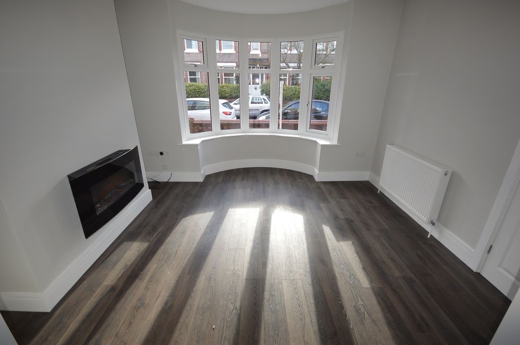 Property photo 3 of 11 Lounge