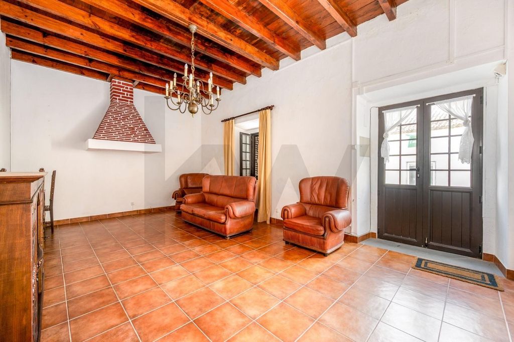Property photo 1 of 29 T4 Home With Land 1 Km From São Bernardino Beach | Garage 56 m² | Excellent Investment