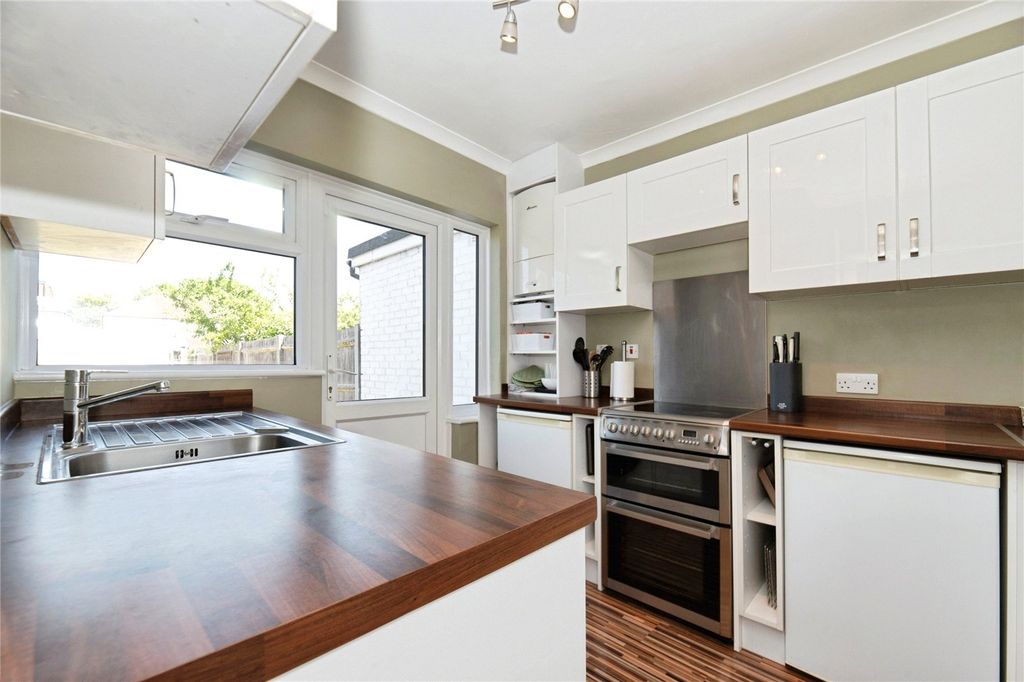 Property photo 2 of 11 Kitchen