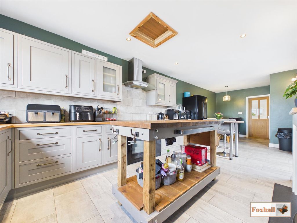 Property photo 2 of 23 Kitchen/Diner