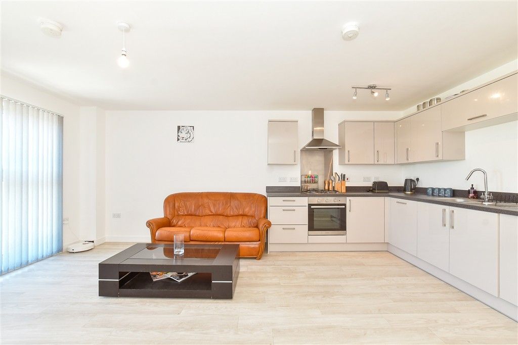 Property photo 3 of 10 Lounge/ Kitchen