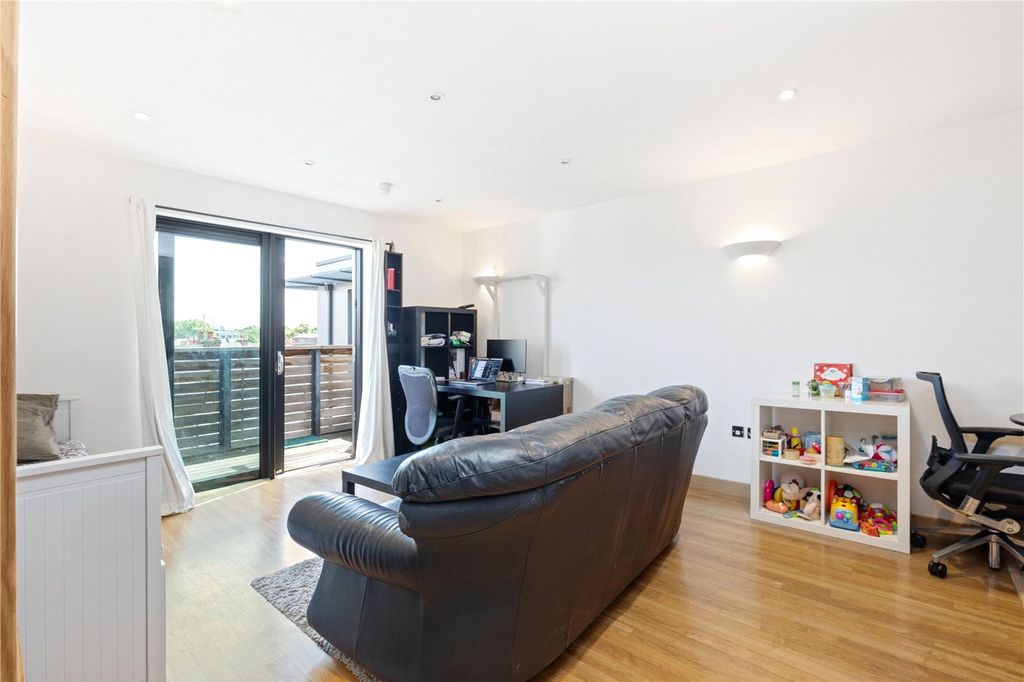 Property photo 1 of 12 Picture No. 02
