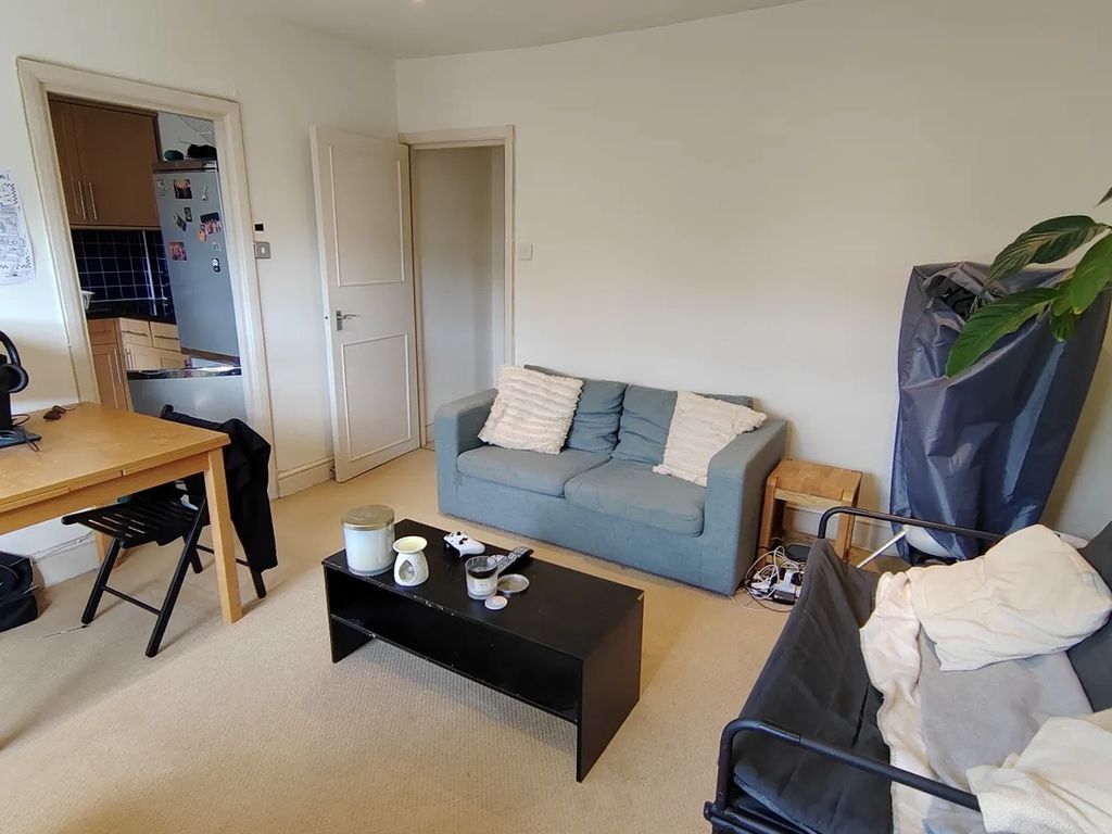 Property photo 3 of 11 Cosy Lounge With Comfy Sofas And Dining Area...
