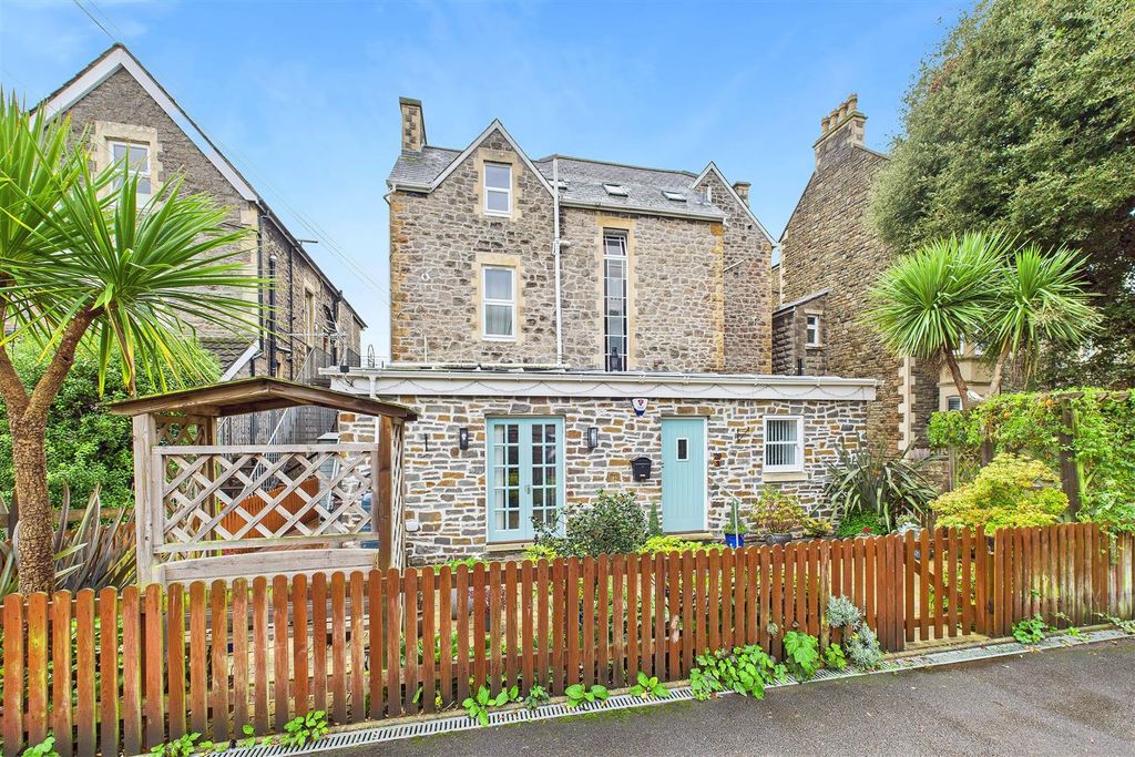 Property photo 1 of 15